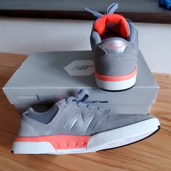 COPY - New in the box New Balance Mens size 8 - Picture 3 of 4